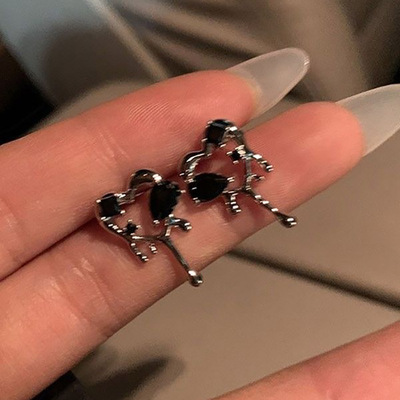 Earring Ear Stud朋克风暗黑锆石爱心耳钉爱心耳环ins冷淡风耳环