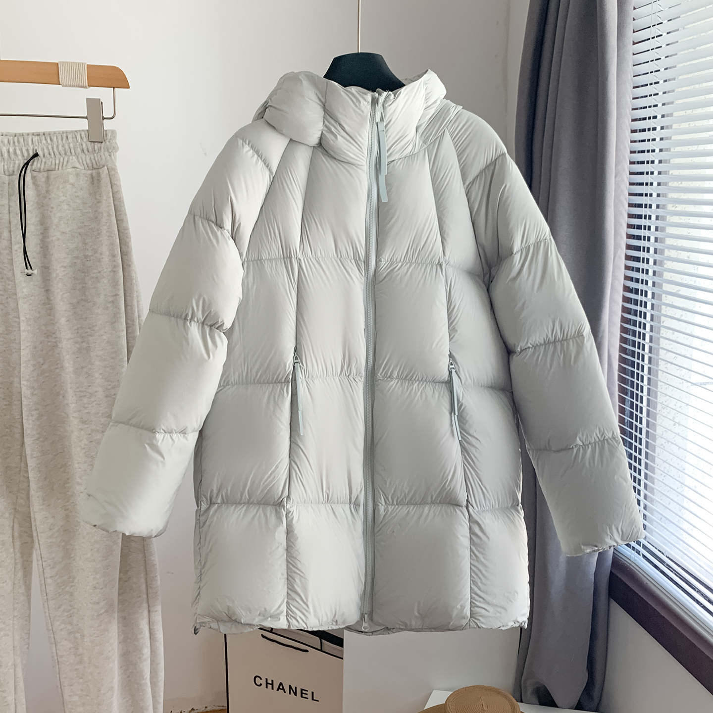 超轻无胆90白鸭绒中长款羽绒服女