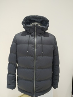 TRANDS羽绒服.灰色千鸟格.意大利进口面料.有很好透气性跟光泽感