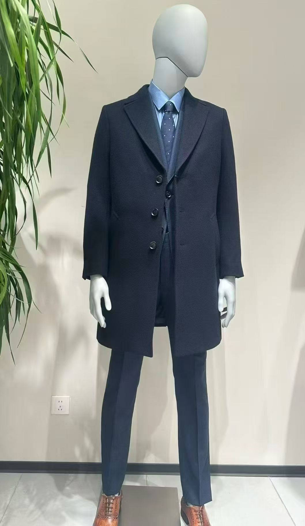 TRANDS山羊绒大衣。手感柔软.绒面丰满.光泽度非常好.