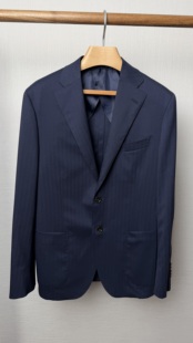 大杨创世代工产品，意大利进口面料全麻衬真扣眼双开叉藏蓝暗条纹