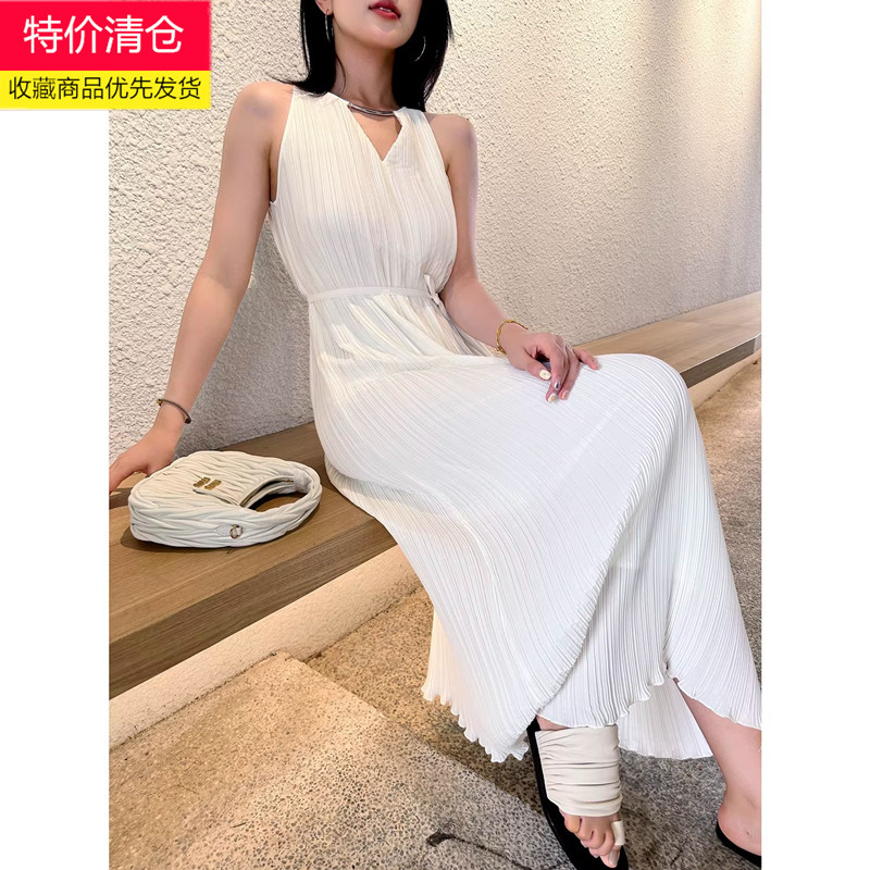 2025灵动女神重工雪纺质感三宅风立体百褶挂脖无袖连衣裙女春季