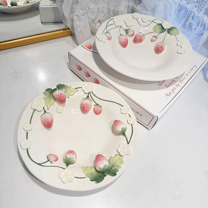HoneyMee草莓重工手绘浮雕釉下彩陶瓷餐具甜品水果盘子少女心礼物