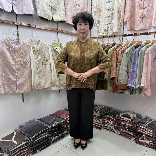 中老年春夏新款桑蚕丝刺绣衬衫外套女50岁宽松奶奶上衣国风两件套