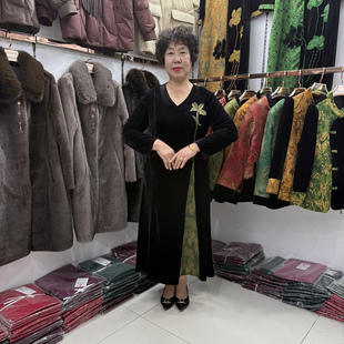 妈妈秋季新款国风丝绒拼色洋气连衣裙女50多岁高端过膝内搭打底裙