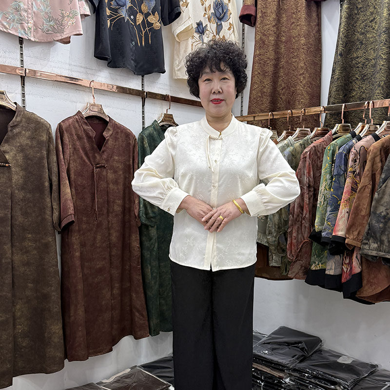 妈妈春夏款新中式立领桑蚕丝提花衬衣40-50岁妇女百搭配马夹小衫