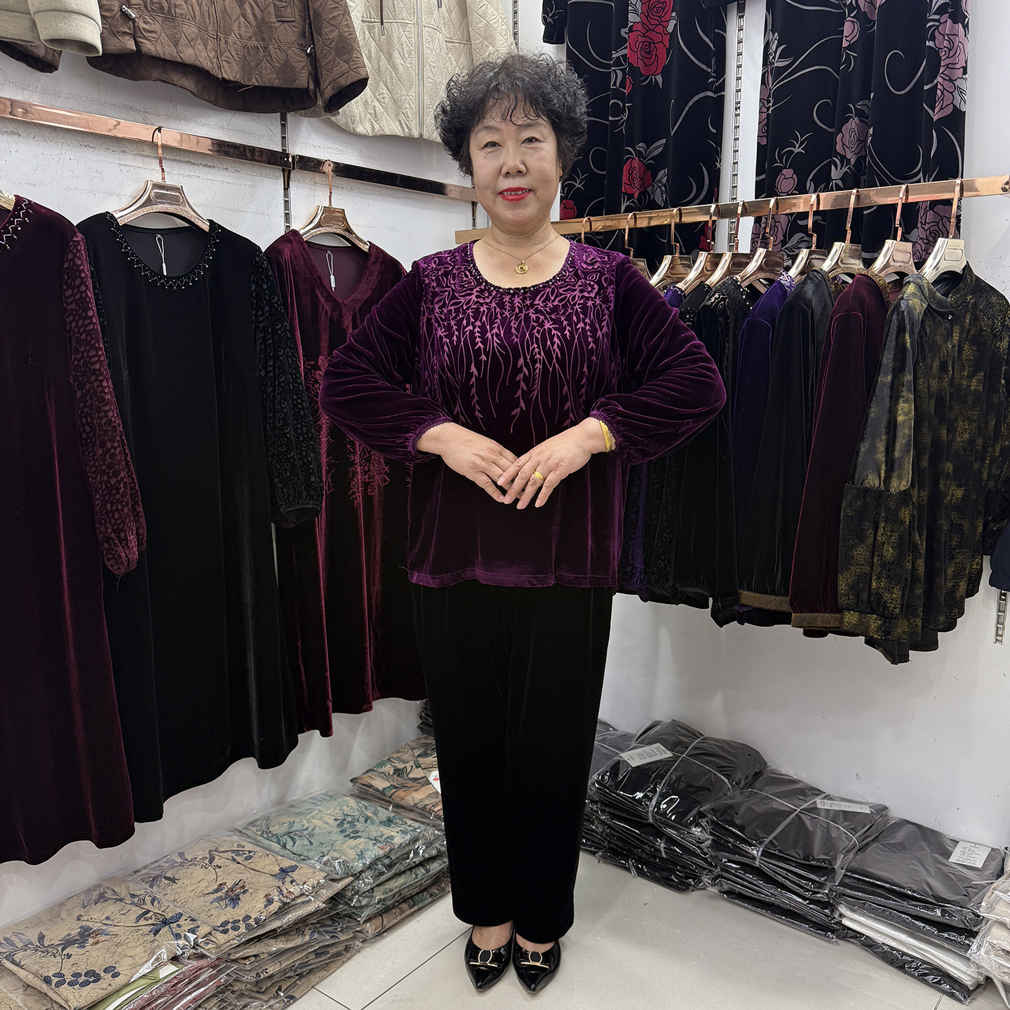 中老年妈妈春秋新款烧花小衫女2025年高贵洋气丝绒阔太太两件套,女装/女士精品,中老年女装,淘宝优惠券,粉丝福利购,淘宝优惠卷