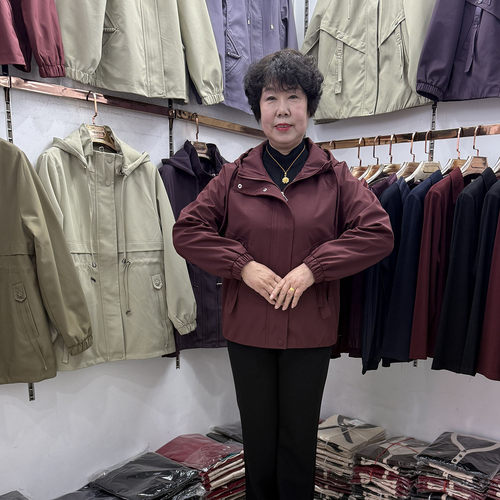 中老年春装立领休闲连帽风衣外套小个子2026妈妈纯色宽松夹克上衣