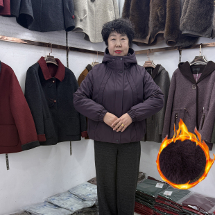 中年妈妈冬季休闲连帽加绒夹克上衣女短款2026保暖厚实冲锋衣棉服