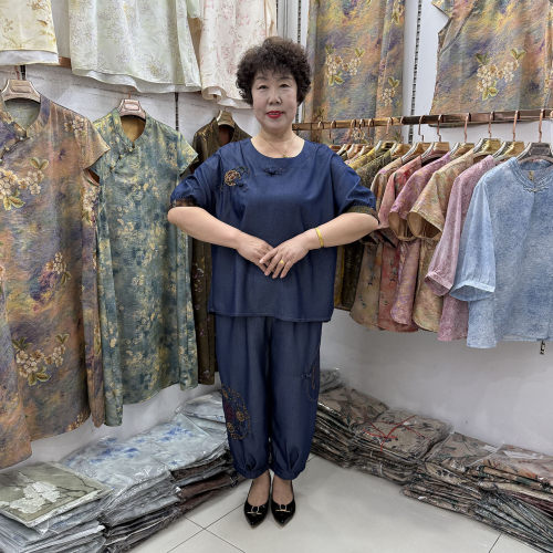 妈妈牛仔套装短袖夏2026国风刺绣盘扣上衣+束脚灯笼裤休闲两件套