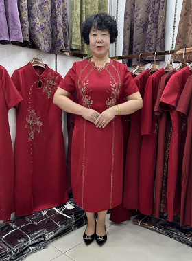 中老年妈妈夏季红色旗袍连衣裙女短袖中长款手工金色烫钻V领礼服