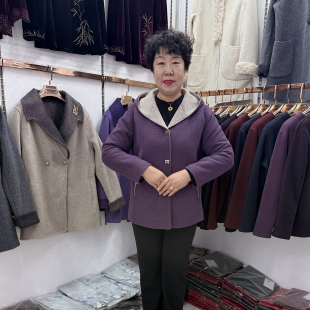 中老年冬季新品连帽貂绒外套50岁60奶奶拼色收腰遮肚貂绒毛呢上衣