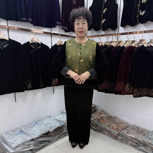 四十五岁妈妈秋国风唐装盘扣外搭马甲2026长袖打底丝绒衫时尚套装