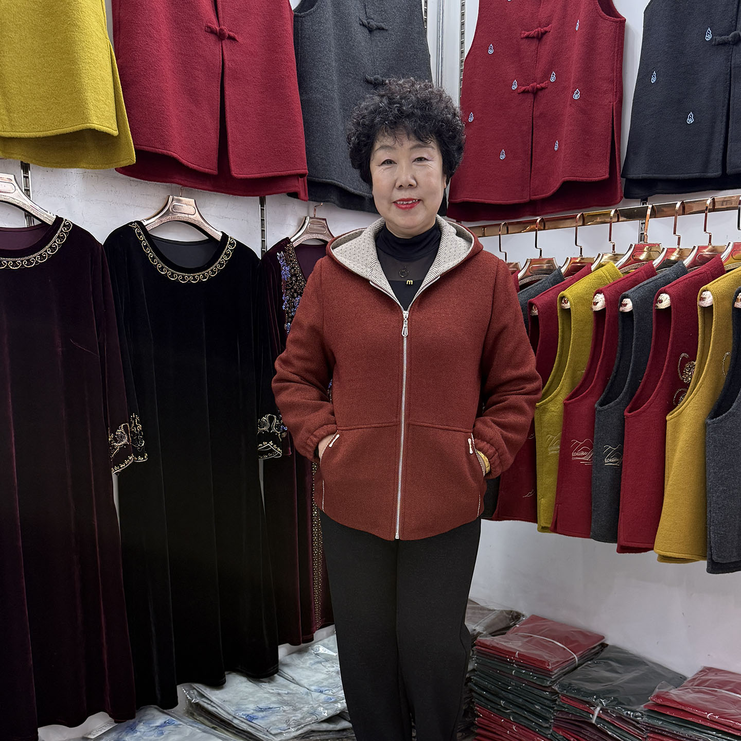 妈妈秋冬休闲连帽毛呢外套女拼色拉链短款中老年宽松显瘦洋气上衣