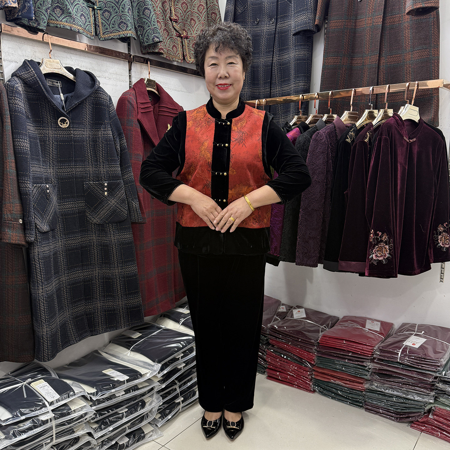 【过年款】妈妈春秋新品丝绒拼接马甲外套女2026年坎肩奶奶两件套,女装/女士精品,中老年女装,淘宝优惠券,粉丝福利购,淘宝优惠卷