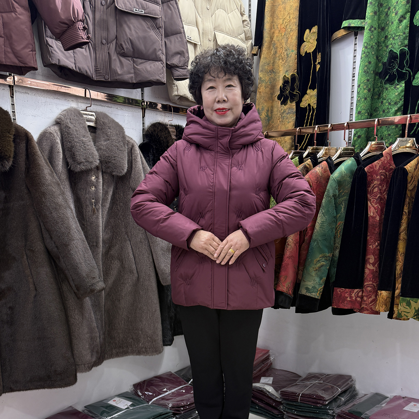 中老年妈妈冬季新品连帽羽绒服外套50-60岁奶奶厚实保暖舒适上衣