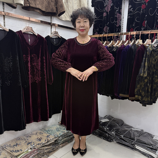 高级感中老年秋冬丝绒圆领时尚连衣裙女2025年红色中长款大码女装