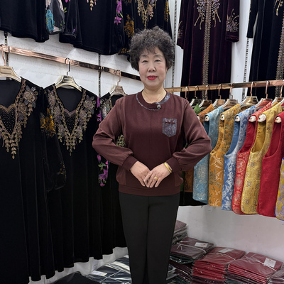 中年人早春新款圆领长袖t恤衫40-50岁拼色烫钻妈妈时尚百搭打底衫