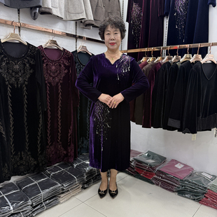 【喜婆婆】妈妈秋冬款丝绒时尚连衣裙2025过膝烫钻洋气打底婚宴裙