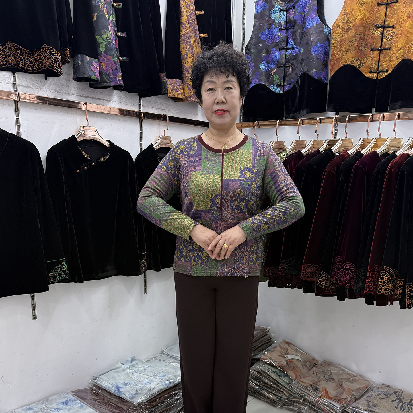 中老年妈妈长袖t恤秋季圆领印花上衣宽松大码40-50岁复古打底衫
