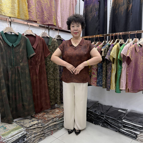 中年妈妈夏季新款翻领仿真丝t恤衫短袖2025年宽松上衣+阔腿米色裤