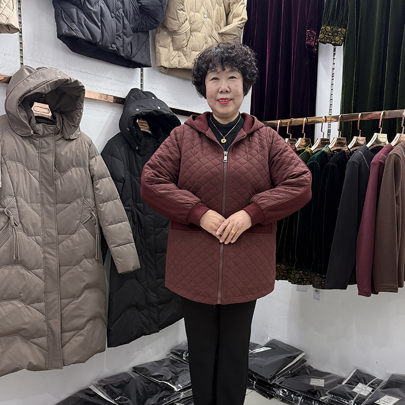 中老年妈妈冬季新品休闲连帽棉服外套女中长款50多岁夹棉袄舒适