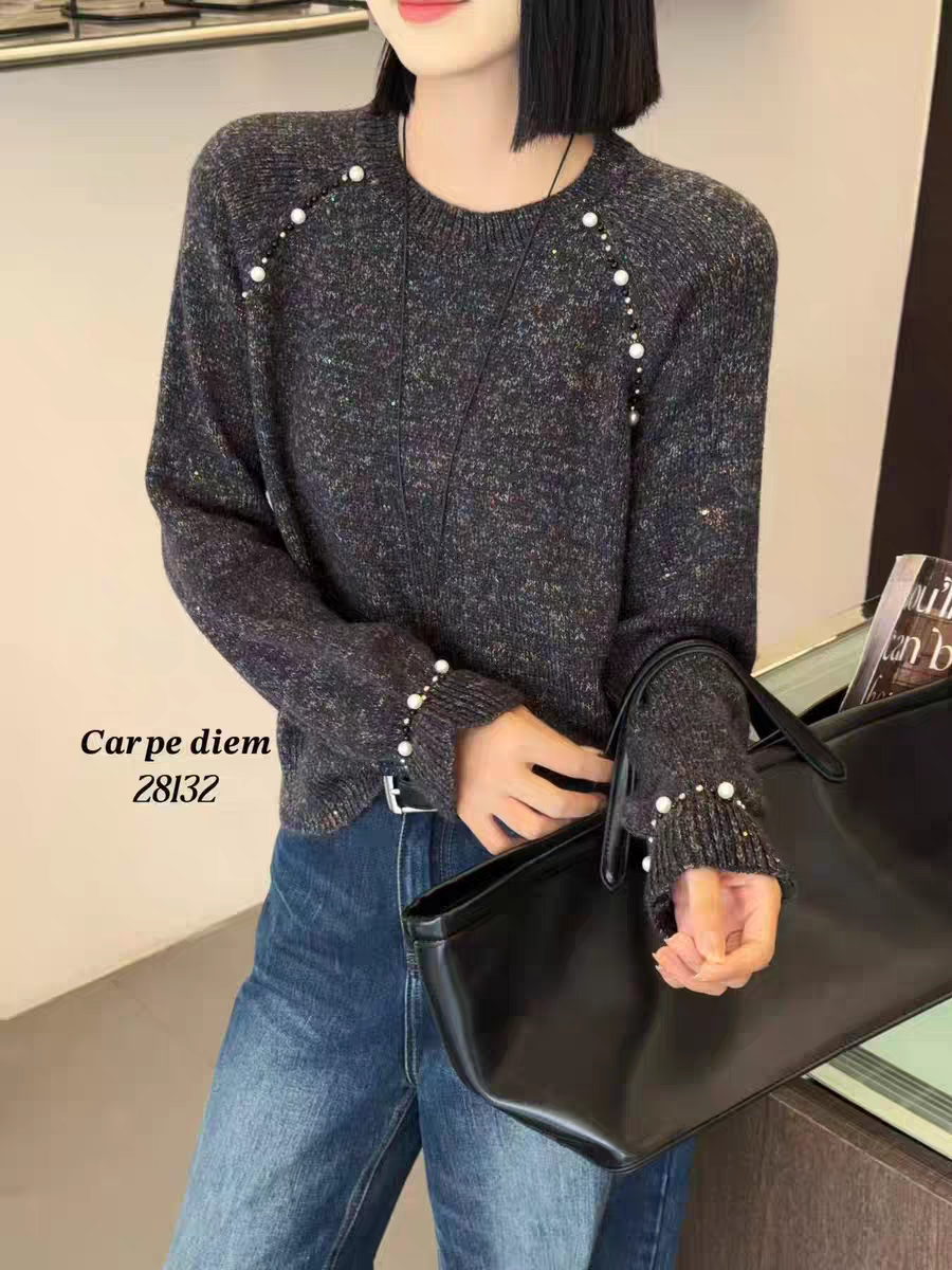 2025秋冬新款韩版圆领钉珠针织衫女宽松百搭打底衫厚款毛衣上衣女