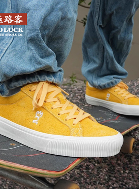 极路客2025春夏新款北斗星长绒黄色男女款低帮简约板鞋专业滑板鞋