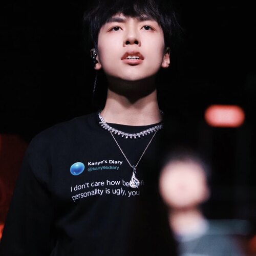 吴嘉轩同款致敬侃爷标语短袖T恤