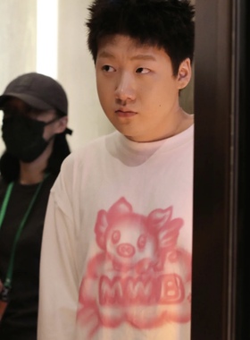 MerryWannaBe MWB capper同款“云上小猪”印花男女美式长袖T恤