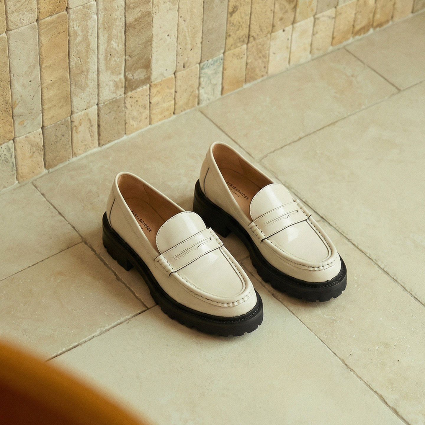 【会员臻履】白色油蜡皮厚底增高复古英伦学院风百搭乐福鞋女