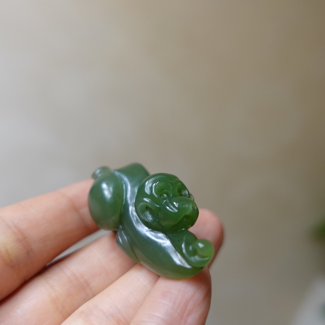 新疆和田青玉 11年老店 纯手工雕刻青猴献宝男女挂坠吊坠玉猴