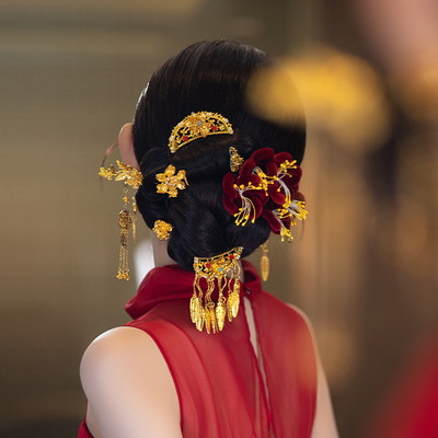 国风新娘贵气头饰手工复古红色绒花华丽金色后区礼服旗袍订婚发饰