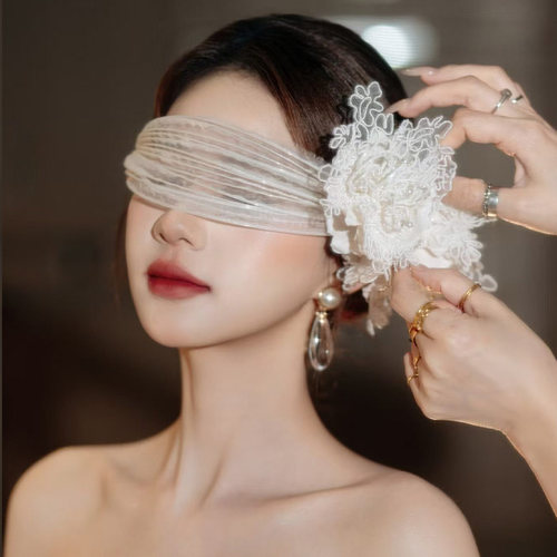 复古新娘发饰婚纱简单白色蕾丝花朵原创质感发箍婚礼领证配饰套装