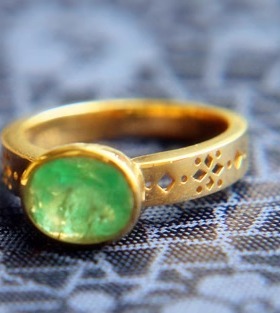 陶乐溪艺术珠宝 花窗--祖母绿18K金戒指【茜袖韵寒】