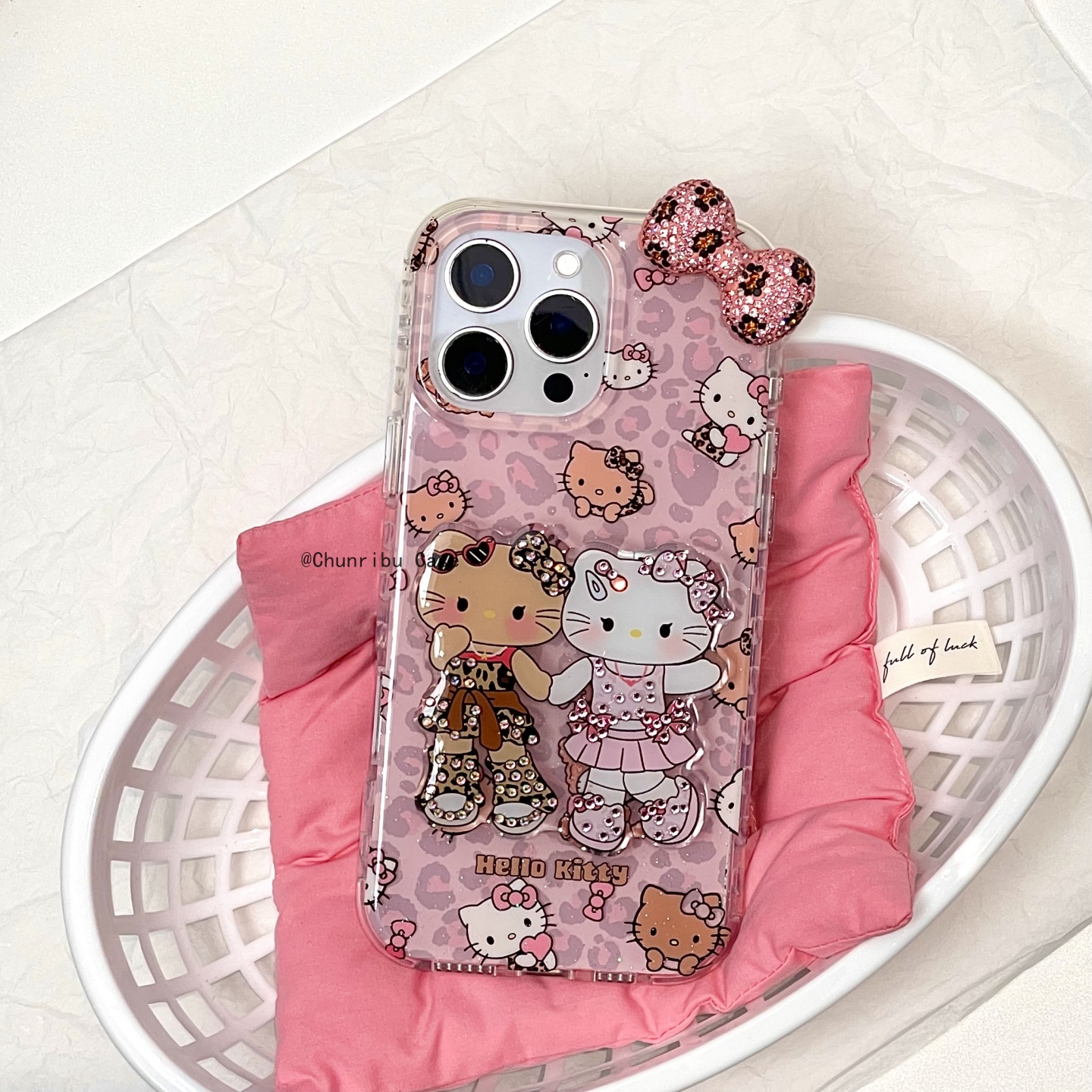 春日部防卫队Fighting｜可爱卡通豹纹黑皮爱心hellokitty适用苹果16手机壳双层点钻支架iphone15promax14/13