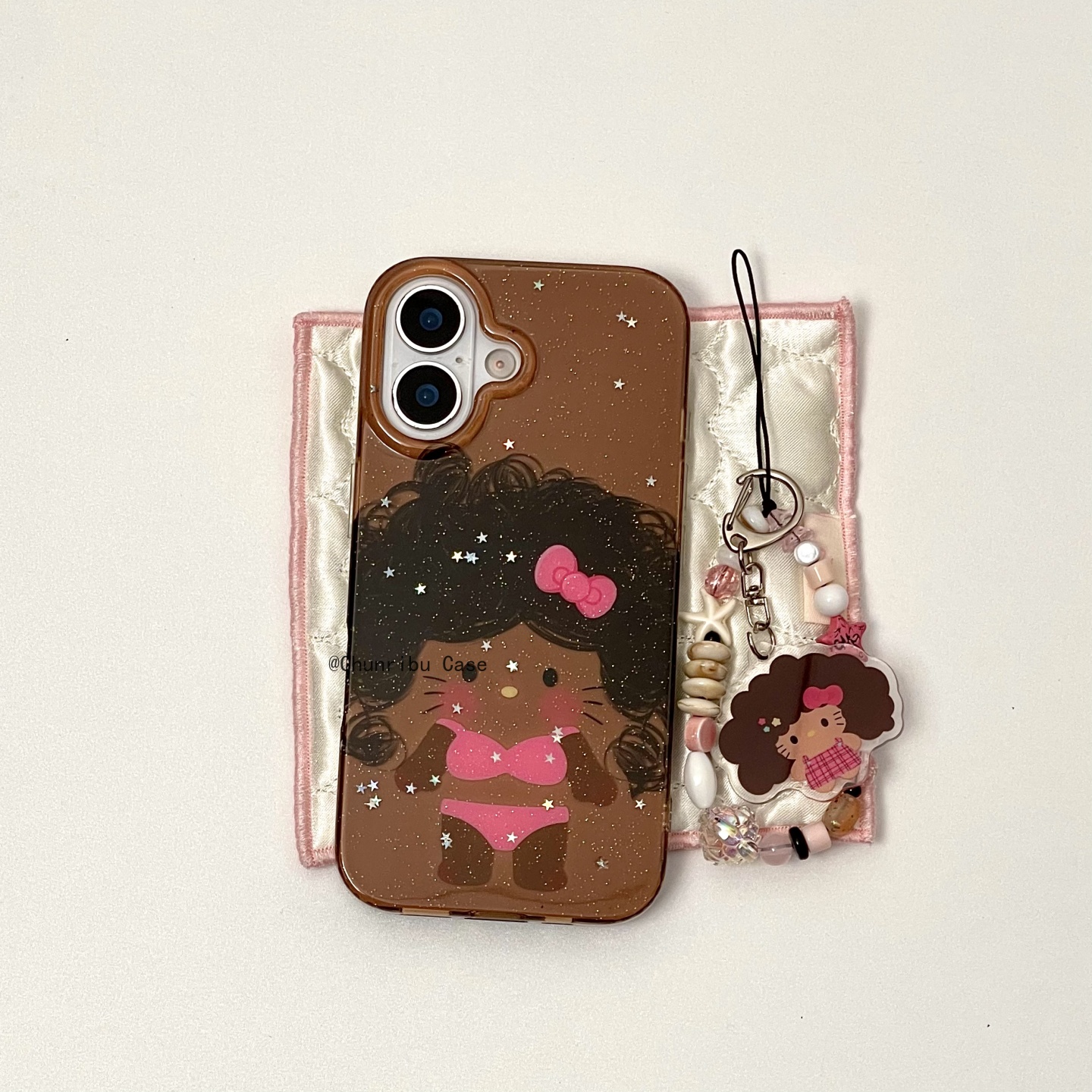 春日部防卫队Fighting｜可爱卡通爆炸头比基尼kitty苹果适用苹果16promax手机壳日韩ins风挂绳iphone15/14/13