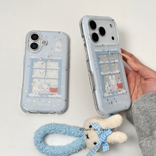 春日部防卫队Fighting｜日韩ins可爱卡通蓝底镂空窗户下雪天米菲适用苹果17/16promax手机壳iphone15/14/13