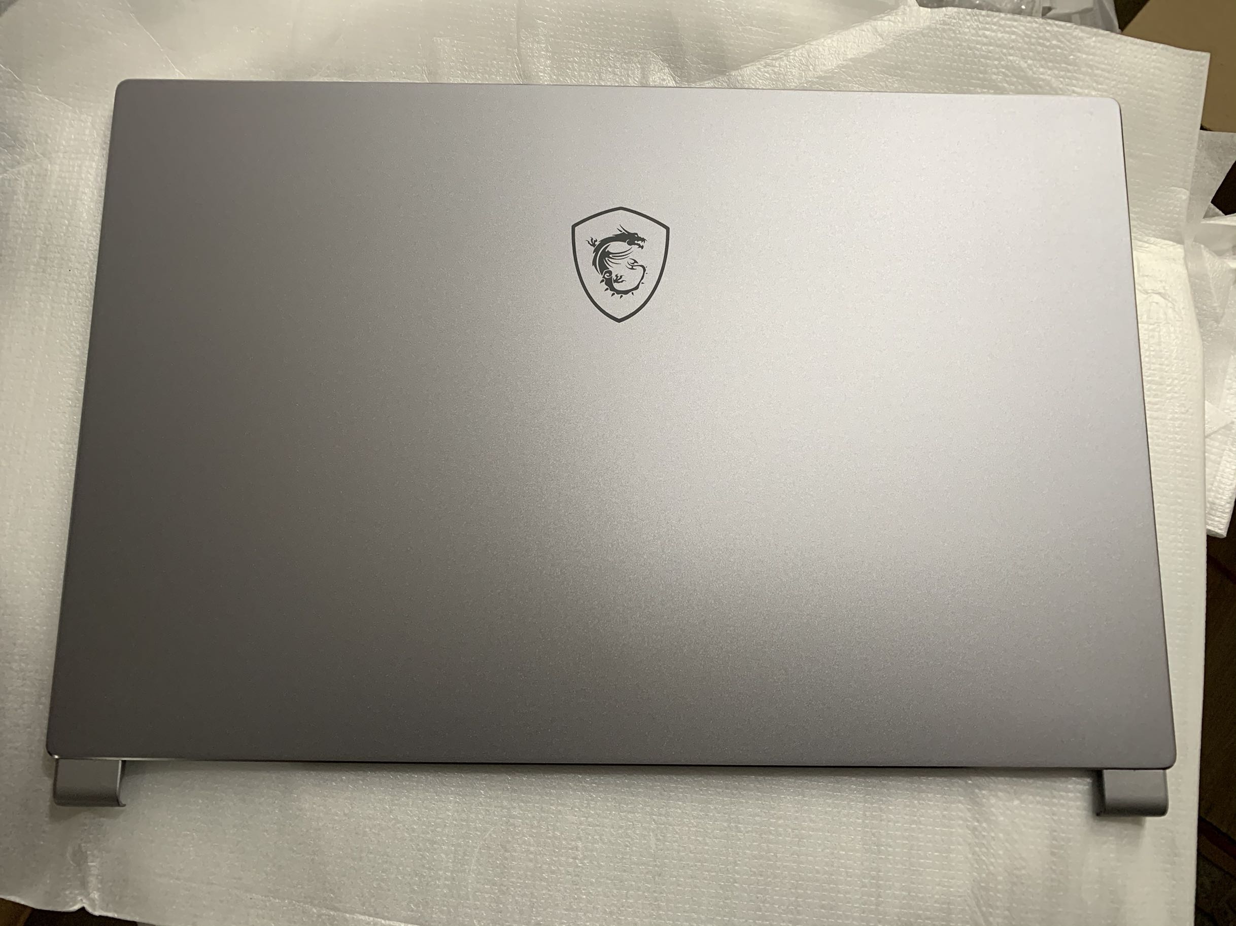 微星MSIP65MS-16Q5屏幕上盖