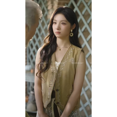 佛系相亲遇上较真搭档刘亦彤林绘星同款女绣马甲背心V领设计感女