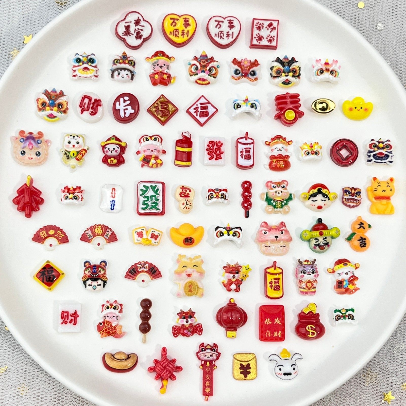 50颗新年款卡通美甲饰品大混款可爱醒狮發财红包树脂diy穿戴甲材,彩妆/香水/美妆工具,指甲装饰,淘宝优惠券,粉丝福利购,淘宝优惠卷