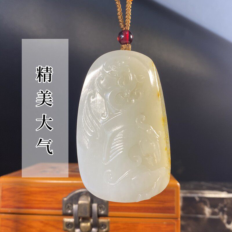 收藏级新疆和田白玉黄沁皮籽料挂件苏工吊坠生肖龙马精神男款颈饰