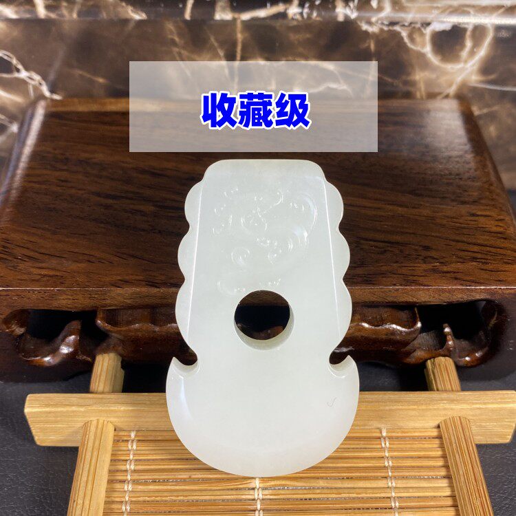 玉质肥美工艺精妙 天然保真新疆和田羊脂白玉吊坠府上有龙苏工