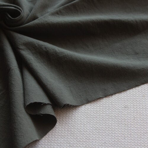 新品棉麻布料军绿色纯色肌理压皱中厚手工DIY服装裤子面料1米价