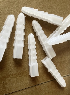 尼龙方型塑料膨胀管白色鱼鳞管胀钉M6M8窗帘胶塞方形新料塑料螺栓