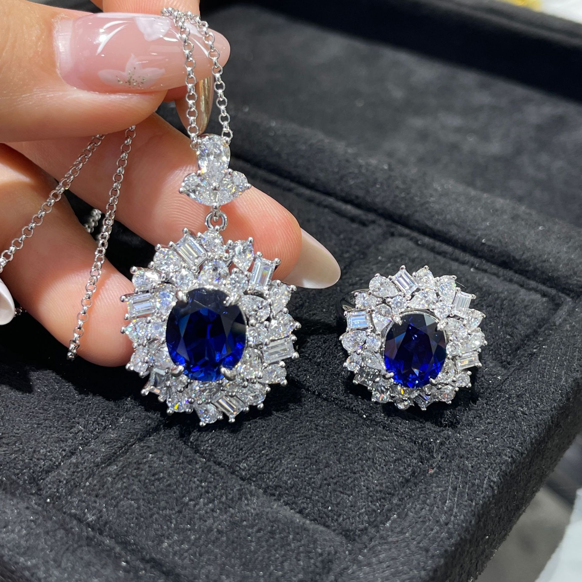 2025秋冬新品实验室培育蓝宝石项链轻奢高级感彩宝新款耳饰套装