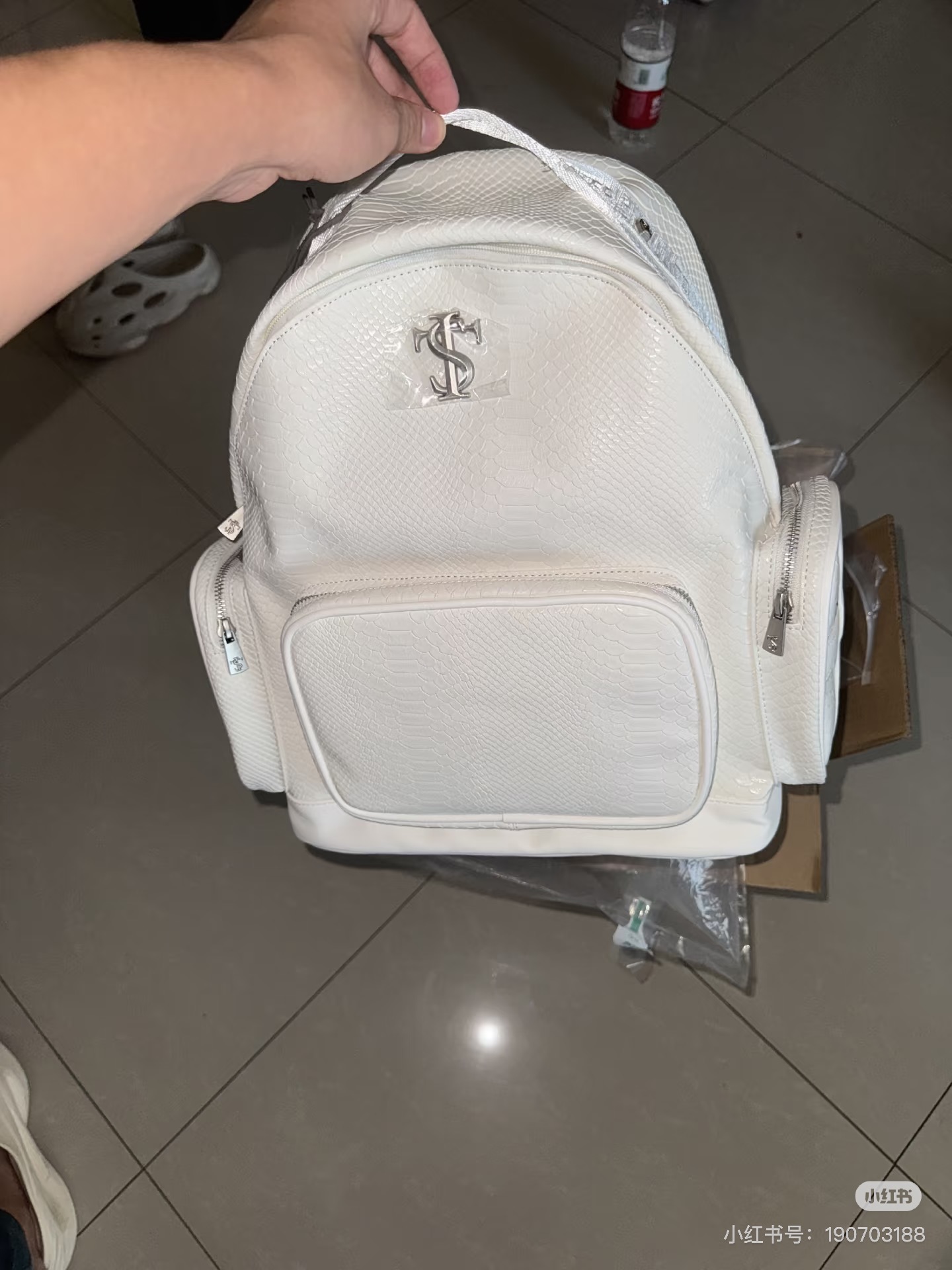 STK SmallTownKid白蛇断处双肩包仿皮纹理书包电脑包旅行包男女潮