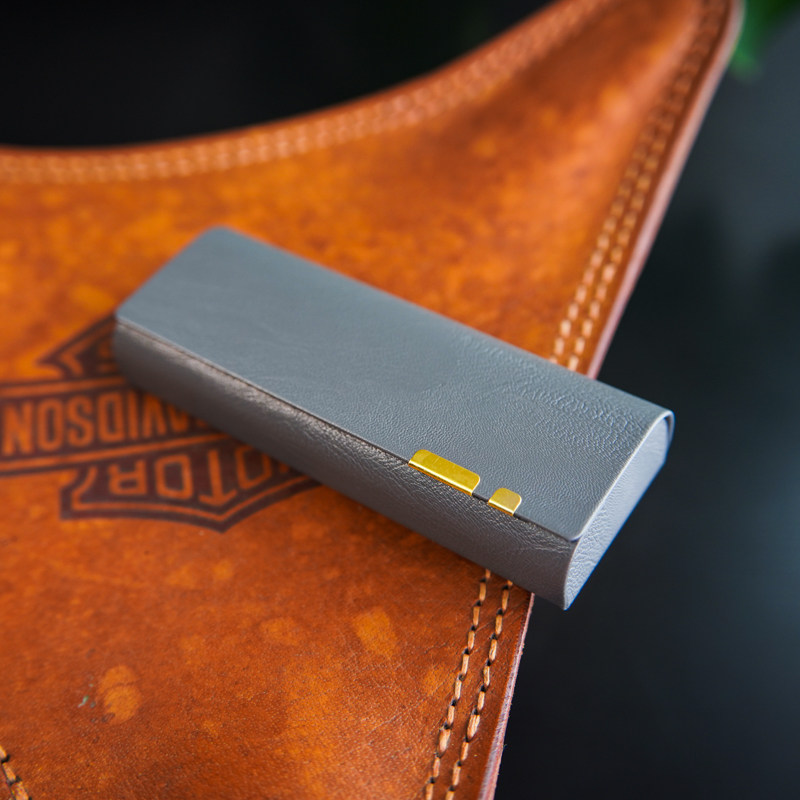 英伦风眼镜盒磁吸皮质简约时尚近视高档眼镜盒手工眼镜盒墨镜盒子