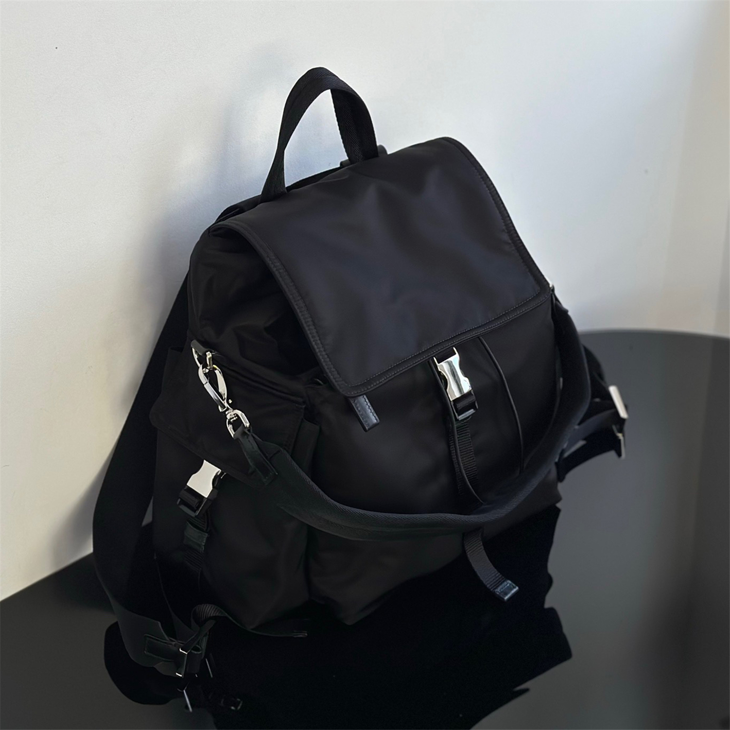 纯原单倒三角标单肩双肩包女2025新款登山户外贸休闲旅行防水背包