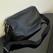 纯原厂倒三角斜挎包男士 通勤挎包牛皮高级感旅行单肩包包外贸原单